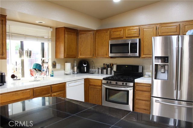 Detail Gallery Image 18 of 44 For 39335 Rockcliff Ct, Palmdale,  CA 93551 - 3 Beds | 2 Baths