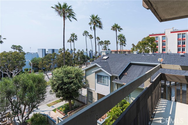 Detail Gallery Image 8 of 34 For 230 S Catalina Ave #303,  Redondo Beach,  CA 90277 - 2 Beds | 2 Baths