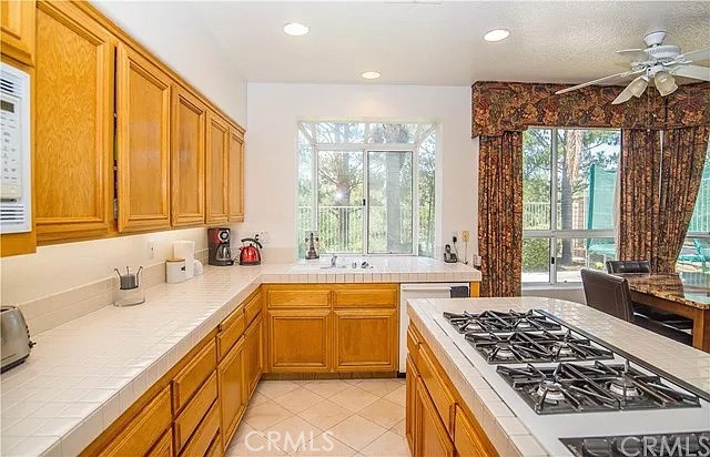 Detail Gallery Image 15 of 32 For 823 S Parkglen Pl, Anaheim Hills,  CA 92808 - 4 Beds | 3/1 Baths
