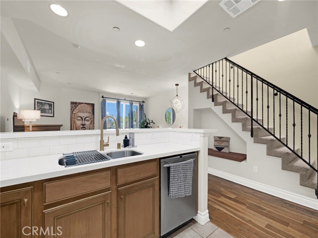 5753 White Oak Avenue, Encino CA: https://media.crmls.org/medias/74eaff8b-5c8a-460e-a8f0-d68f41848c74.jpg