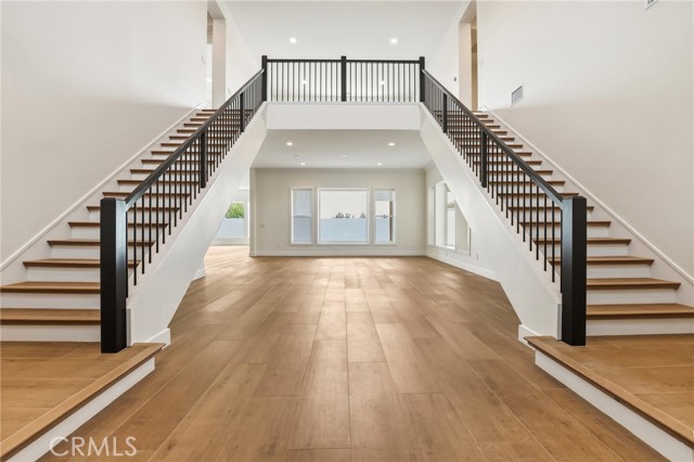 Detail Gallery Image 2 of 38 For 10542 Wood Briar Ct, Chatsworth,  CA 91311 - 5 Beds | 5/1 Baths