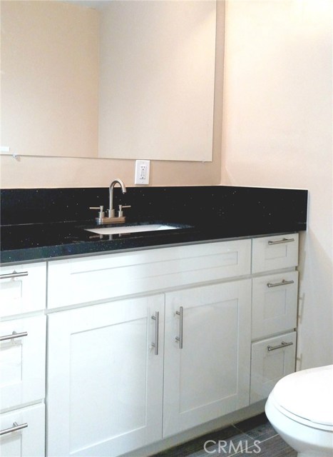 Detail Gallery Image 11 of 17 For 1299 W 37th Dr #3,  Los Angeles,  CA 90007 - 4 Beds | 2 Baths