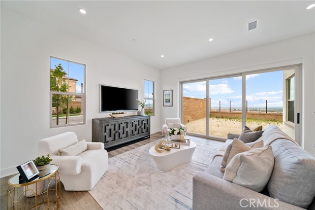101 eversedge, Irvine CA: https://media.crmls.org/medias/74ecb2fa-d68d-4426-b3b1-f0da6648efa1.jpg
