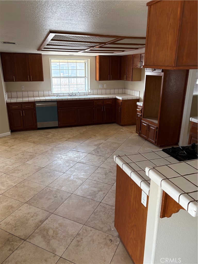 https://media.crmls.org/medias/74ecdcdc-d220-4208-833d-7fc1b7f4fcb5.jpg?preset=X-Large