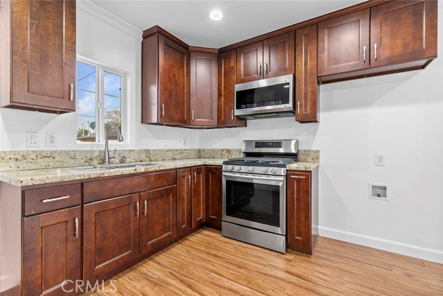 Detail Gallery Image 13 of 22 For 7836 Lemp Ave, North Hollywood,  CA 91605 - 2 Beds | 2 Baths