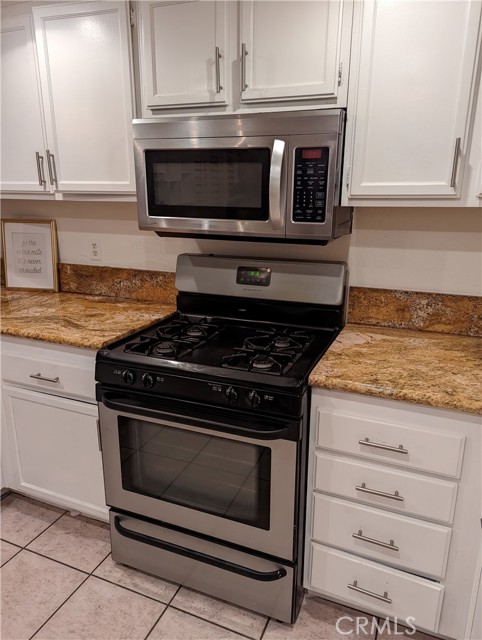 Detail Gallery Image 3 of 12 For 808 Atchison, Colton,  CA 92324 - 3 Beds | 2/1 Baths