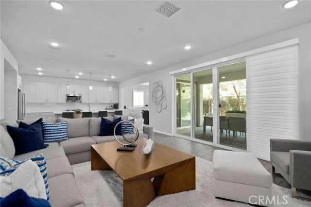 2621 E Clara Lane, Ontario CA: https://media.crmls.org/medias/74eda5af-0ae0-41f2-8fda-d05aca5b1a9d.jpg