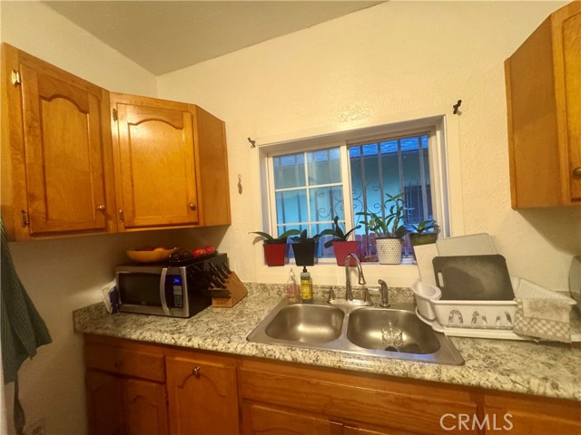 Detail Gallery Image 13 of 31 For 2129 30th W 30th St, Los Angeles,  CA 90018 - 4 Beds | 1 Baths