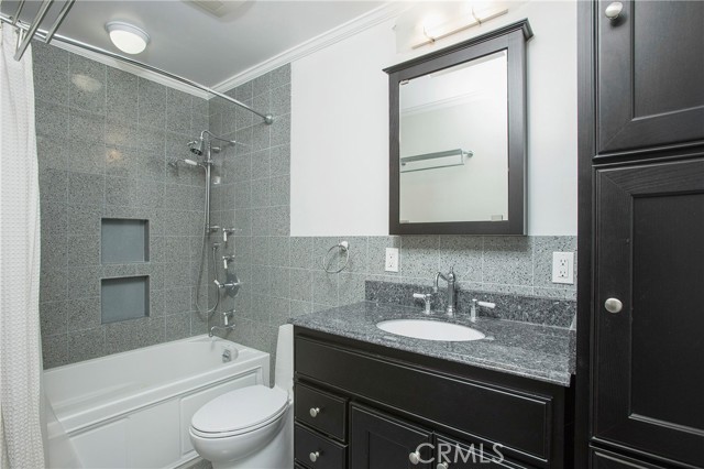 Detail Gallery Image 27 of 29 For 2057 Meadow View Ln, Costa Mesa,  CA 92627 - 2 Beds | 2/1 Baths