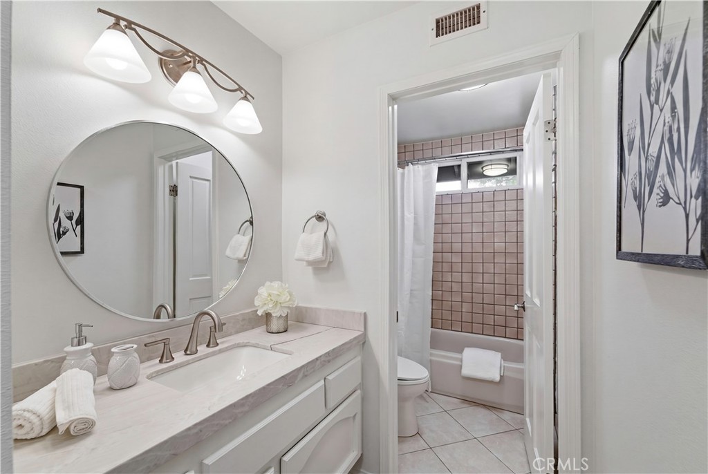 https://media.crmls.org/medias/74ee87fa-7378-409d-895a-0821e1460ac9.jpg?preset=X-Large