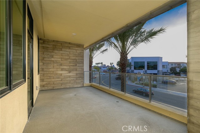 414 Main, Huntington Beach CA: https://media.crmls.org/medias/74eef4cc-01a8-46e0-b979-113c55634bee.jpg