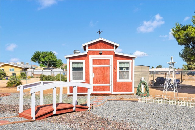 14908 Dakota Road, Apple Valley CA: https://media.crmls.org/medias/74ef4641-9eaa-4586-a445-abb449f52ce4.jpg