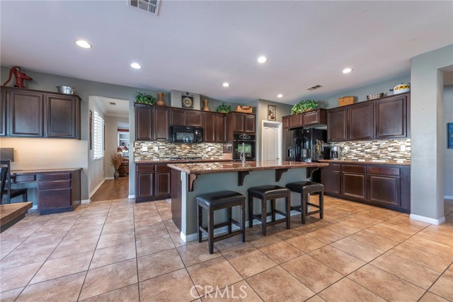 Detail Gallery Image 18 of 59 For 17396 Timberview Dr, Riverside,  CA 92504 - 4 Beds | 3/1 Baths