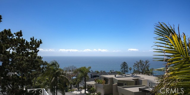 1076 Miramar Street, Laguna Beach CA: https://media.crmls.org/medias/74efdb10-efb8-4468-9816-fefc291c68d0.jpg