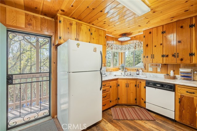 Detail Gallery Image 18 of 67 For 37651 Shoreline Dr, Bass Lake,  CA 93604 - 2 Beds | 2/1 Baths