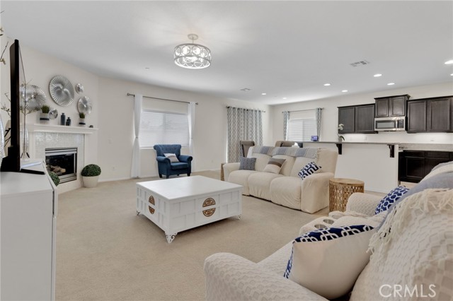 Detail Gallery Image 5 of 49 For 14267 Solterra Ln, Adelanto,  CA 92301 - 4 Beds | 3 Baths