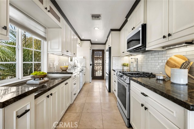 Detail Gallery Image 7 of 38 For 4757 Darien, Torrance,  CA 90503 - 4 Beds | 2 Baths