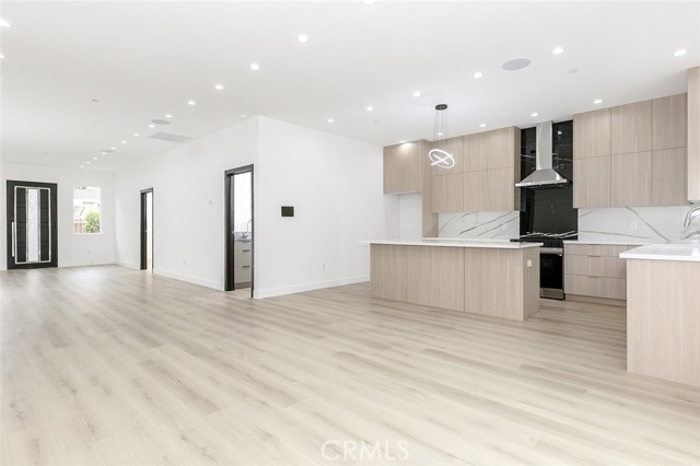 15009 Wyandotte Street, Van Nuys CA: https://media.crmls.org/medias/74f17663-5500-4287-aa9f-787591c822ba.jpg
