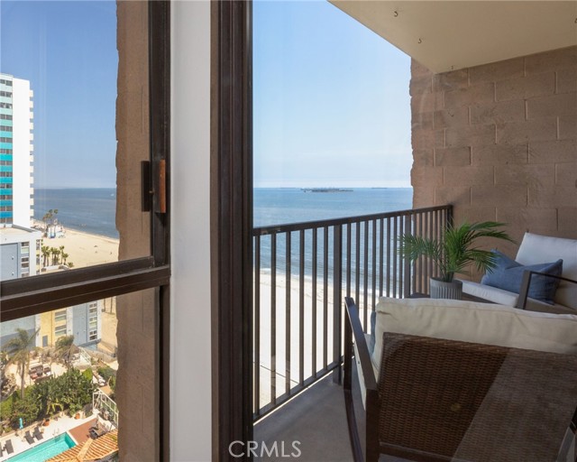 1750 E Ocean Boulevard, Long Beach CA: https://media.crmls.org/medias/74f1dc4f-d939-4f84-8cd6-56144f2d07a0.jpg