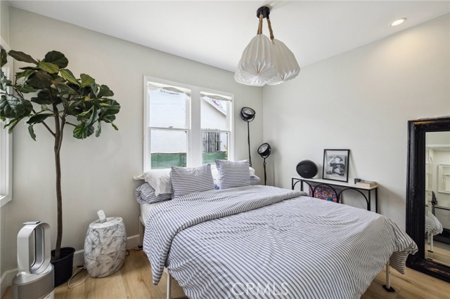 4562 W 17th Street, Los Angeles CA: https://media.crmls.org/medias/74f23da6-86a1-41dc-abdd-c5dfcf7e35e8.jpg