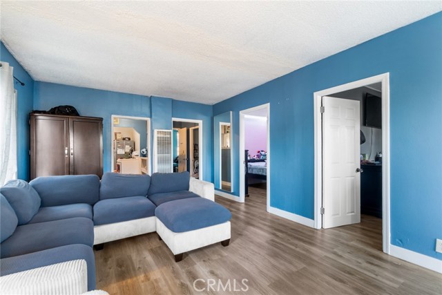 Detail Gallery Image 4 of 26 For 151 E 105th St, Los Angeles,  CA 90003 - 2 Beds | 1 Baths