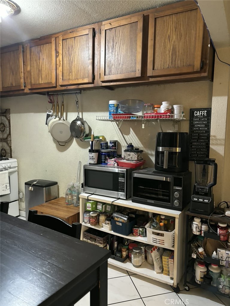 https://media.crmls.org/medias/74f2a2d3-191d-4816-8ad3-e44bc9edf2c3.jpg?preset=X-Large