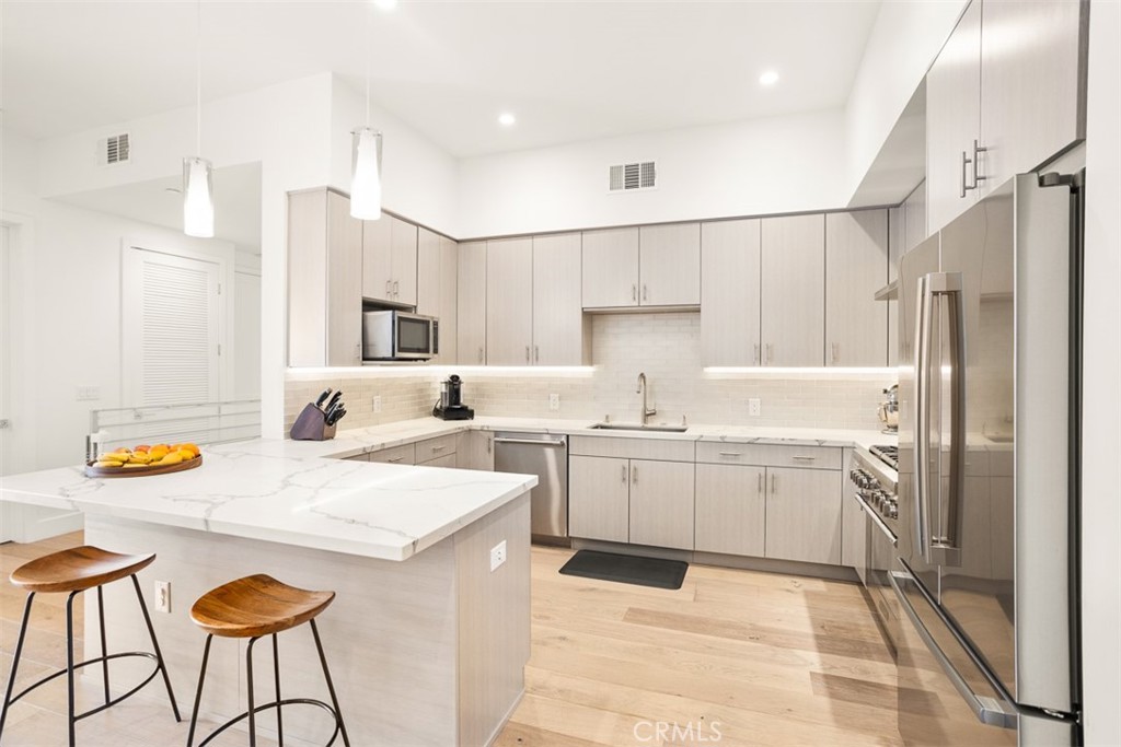 4322 Gentry Avenue #104