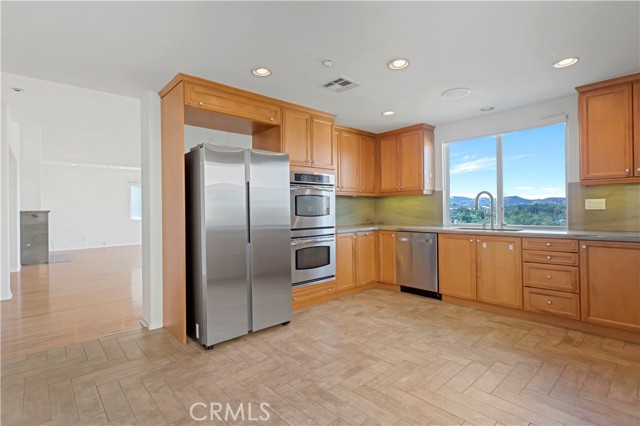 Detail Gallery Image 8 of 43 For 5678 Como Circle, Woodland Hills,  CA 91367 - 5 Beds | 3/1 Baths