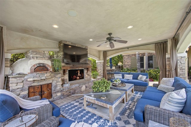 25769 Oak Leaf Court, Valencia CA: https://media.crmls.org/medias/74f4cc96-96c8-4f14-a26d-cbfbea19a15a.jpg