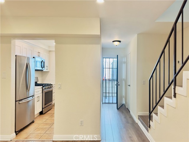 525 E Verdugo Avenue, Burbank CA: https://media.crmls.org/medias/74f4e40b-b60f-45b3-877f-b8258d855f27.jpg