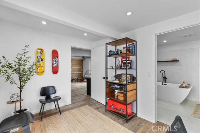 Detail Gallery Image 21 of 31 For 2500 Pine Ave, Manhattan Beach,  CA 90266 - 3 Beds | 2 Baths