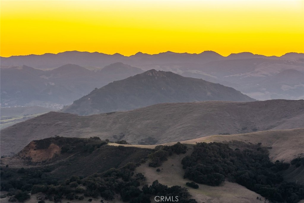https://media.crmls.org/medias/74f57baa-f1b6-4191-a65f-9f09503e9f6a.jpg?preset=X-Large