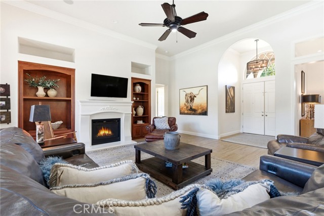 Detail Gallery Image 12 of 66 For 170 W Pioneer Way, Hanford,  CA 93230 - 4 Beds | 3 Baths