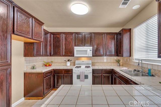 Detail Gallery Image 12 of 46 For 1739 Place Rd, Los Banos,  CA 93635 - 5 Beds | 4 Baths