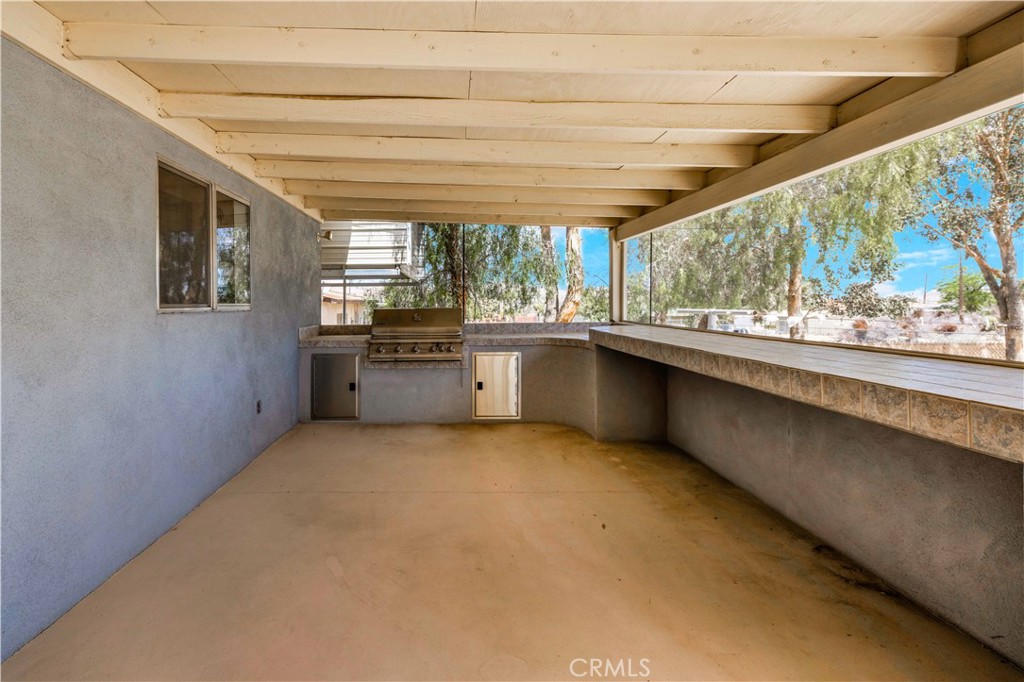 https://media.crmls.org/medias/74f84ecb-dc86-4257-bf1a-481882950015.jpg?preset=X-Large