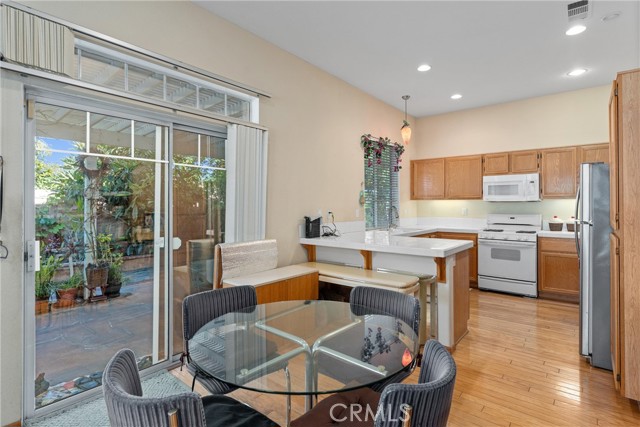 Detail Gallery Image 6 of 23 For 1972 W Blue Violet Ct, Anaheim,  CA 92801 - 2 Beds | 2/1 Baths