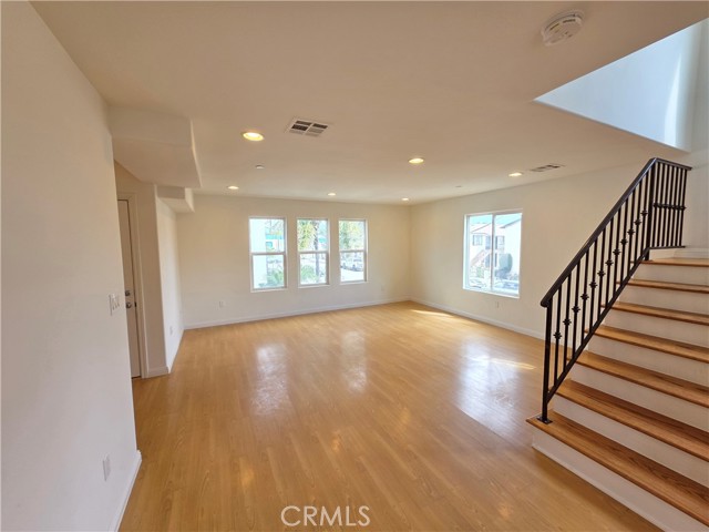 Detail Gallery Image 4 of 28 For 5321 Auckland #1,  North Hollywood,  CA 91601 - 3 Beds | 2/1 Baths