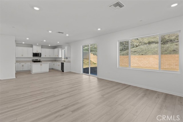 1249 Butterfly Way, Banning CA: https://media.crmls.org/medias/74fa009a-4ec9-464e-8c35-e1efb7caa87b.jpg
