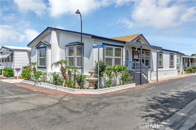 Detail Gallery Image 4 of 44 For 209 Road Runner Ln, Fountain Valley,  CA 92708 - 3 Beds | 2 Baths