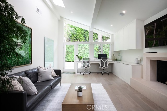 Detail Gallery Image 14 of 28 For 11 Greenbriar, Newport Beach,  CA 92660 - 3 Beds | 2/1 Baths