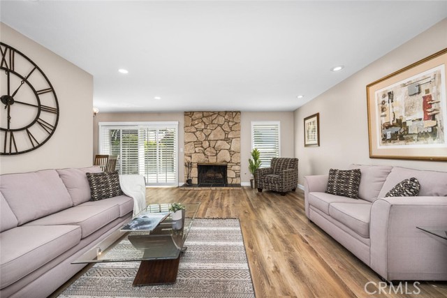 Detail Gallery Image 9 of 74 For 11348 Barbi Ln, Los Alamitos,  CA 90720 - 4 Beds | 2/1 Baths