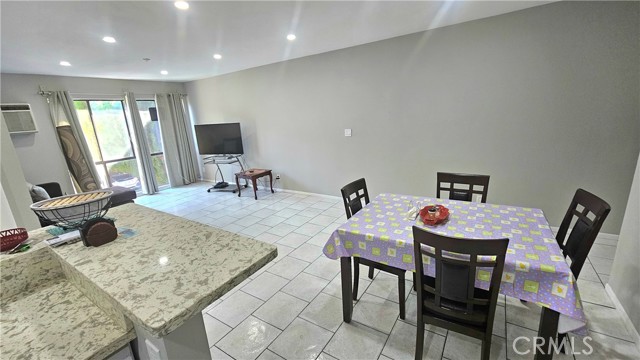 Detail Gallery Image 7 of 29 For 17900 Sherman Way #226,  Reseda,  CA 91335 - 1 Beds | 1 Baths