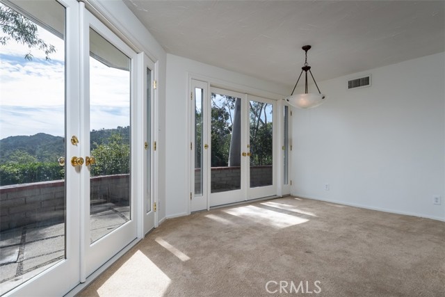 Detail Gallery Image 6 of 15 For 3975 Madison Rd, La Canada Flintridge,  CA 91011 - 4 Beds | 2/2 Baths