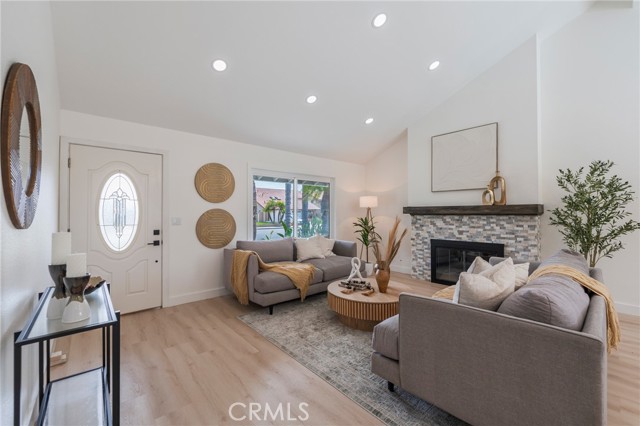 Detail Gallery Image 8 of 50 For 9821 Kite Dr, Huntington Beach,  CA 92646 - 3 Beds | 2 Baths