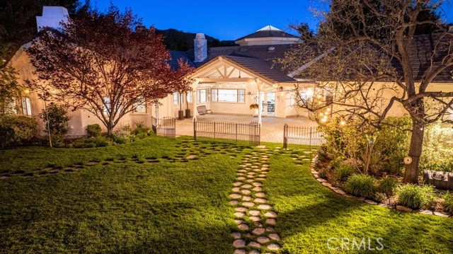 Detail Gallery Image 10 of 74 For 15725 Bronco Dr, Canyon Country,  CA 91387 - 5 Beds | 4/1 Baths