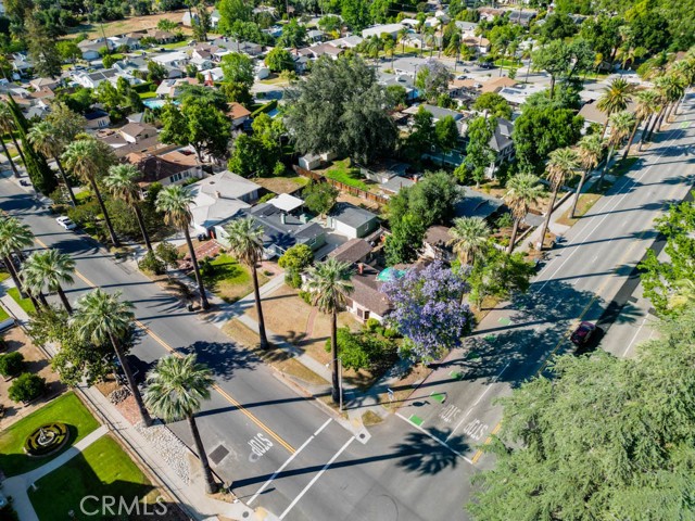 555 S Center St., Redlands CA: https://media.crmls.org/medias/74fe9415-25e4-450d-8889-366398efd8b0.jpg