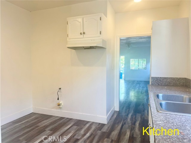 Detail Gallery Image 10 of 10 For 206 W 52nd Pl, Los Angeles,  CA 90037 - 3 Beds | 2 Baths