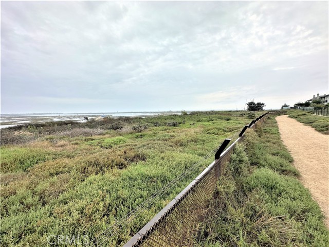 5032 Dorado Drive, Huntington Beach CA: https://media.crmls.org/medias/74ff275e-01e2-42da-83e7-beed5e9c048e.jpg