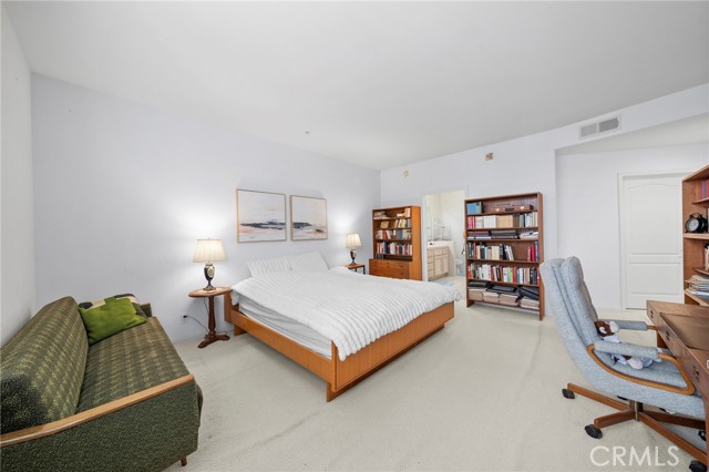 Detail Gallery Image 10 of 23 For 453 S Barrington, Los Angeles,  CA 90049 - 2 Beds | 3 Baths