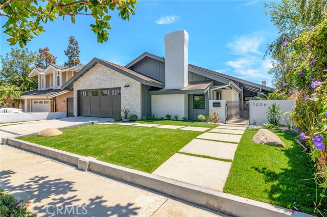 Detail Gallery Image 4 of 40 For 1206 Blue Gum Ln, Newport Beach,  CA 92660 - 3 Beds | 3/1 Baths